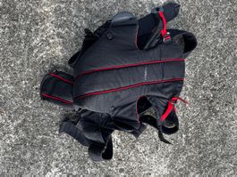 Babytrage BabyBjörn schwarz rot gebraucht Zustand gut