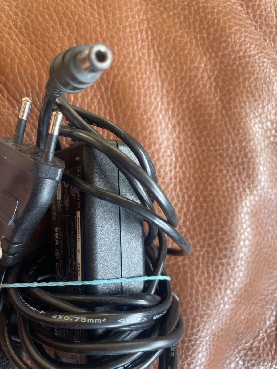 Toshiba Caricabatterie: Ladekabel Toshiba – Usato da Freidorf TG venduto da ibipatria