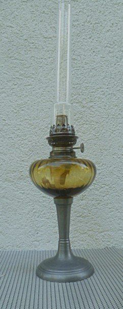 Lampade: Schöne, antike Petrollampe kompl. – Usato da Effretikon venduto da Heimstudio 1