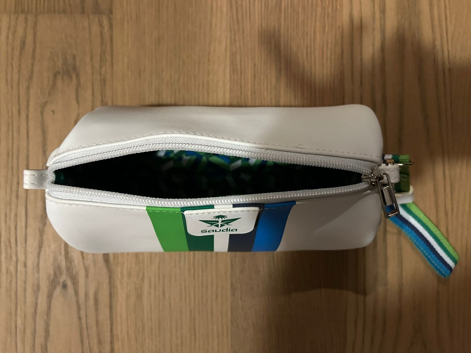 Borse: NEW - Travel & toiletries pouch – Nuovo (secondo la descrizione) da Zürich venduto da aygo_a 2