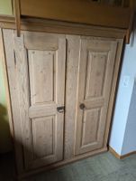 Antiker Kleiderschrank/Schrank aus Massivholz mit Schlüssel!