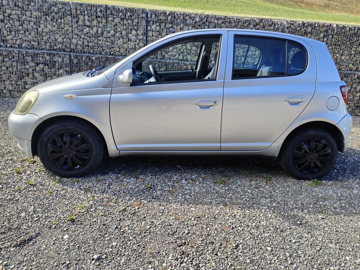Toyota Autos: Toyota Yaris 1.3 – Gebraucht aus Weier im Emmental von dom_k 3