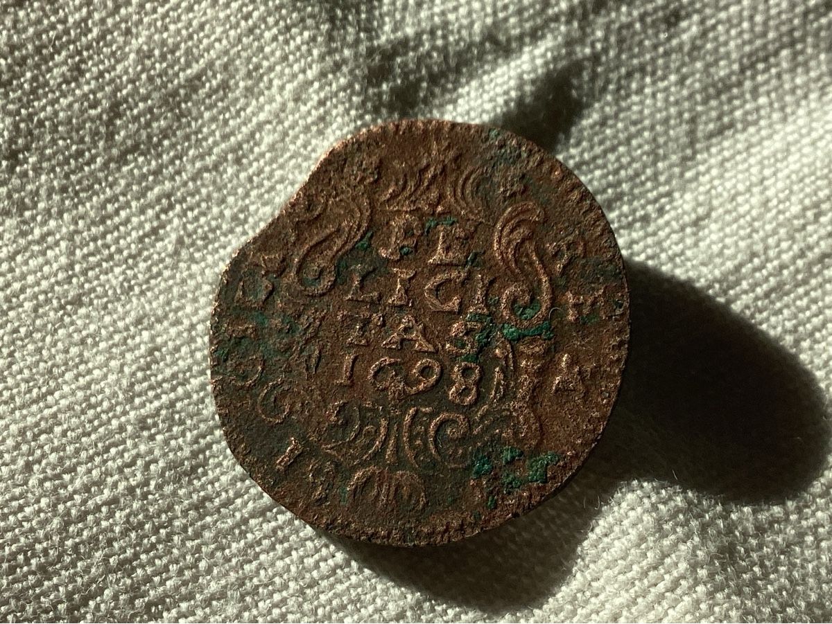 Alle Münzen: Piéce Sicile 1698  comme photos – Defekt aus Luc (Ayent) von Rebouille