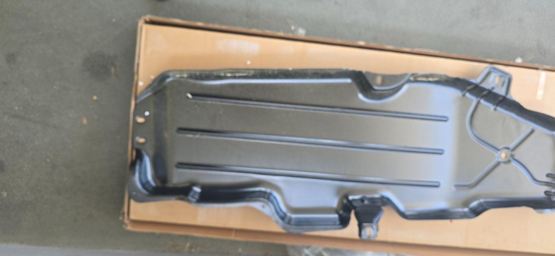 Alle Autoersatzteile: Tankschutzblech Range Rover – Gebraucht aus Zug von JEREMIC 3