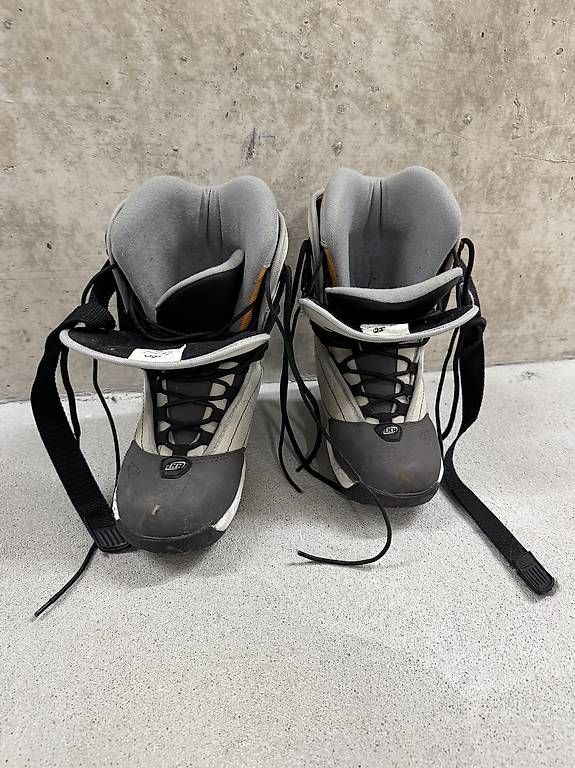 Damenschuhe: Damen Snowboardschuhe Grösse 37 – Gebraucht aus Urtenen-Schönbühl von sie_rah