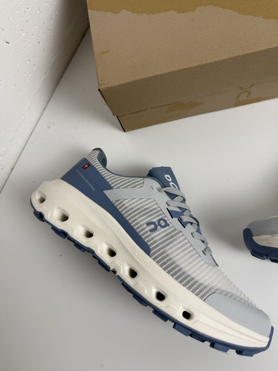 On Chaussures hommes: On Cloud Sneaker grau blau neu mit Originalkarton – Neuf avec emballage d'origine à Luzern par kim221080 1