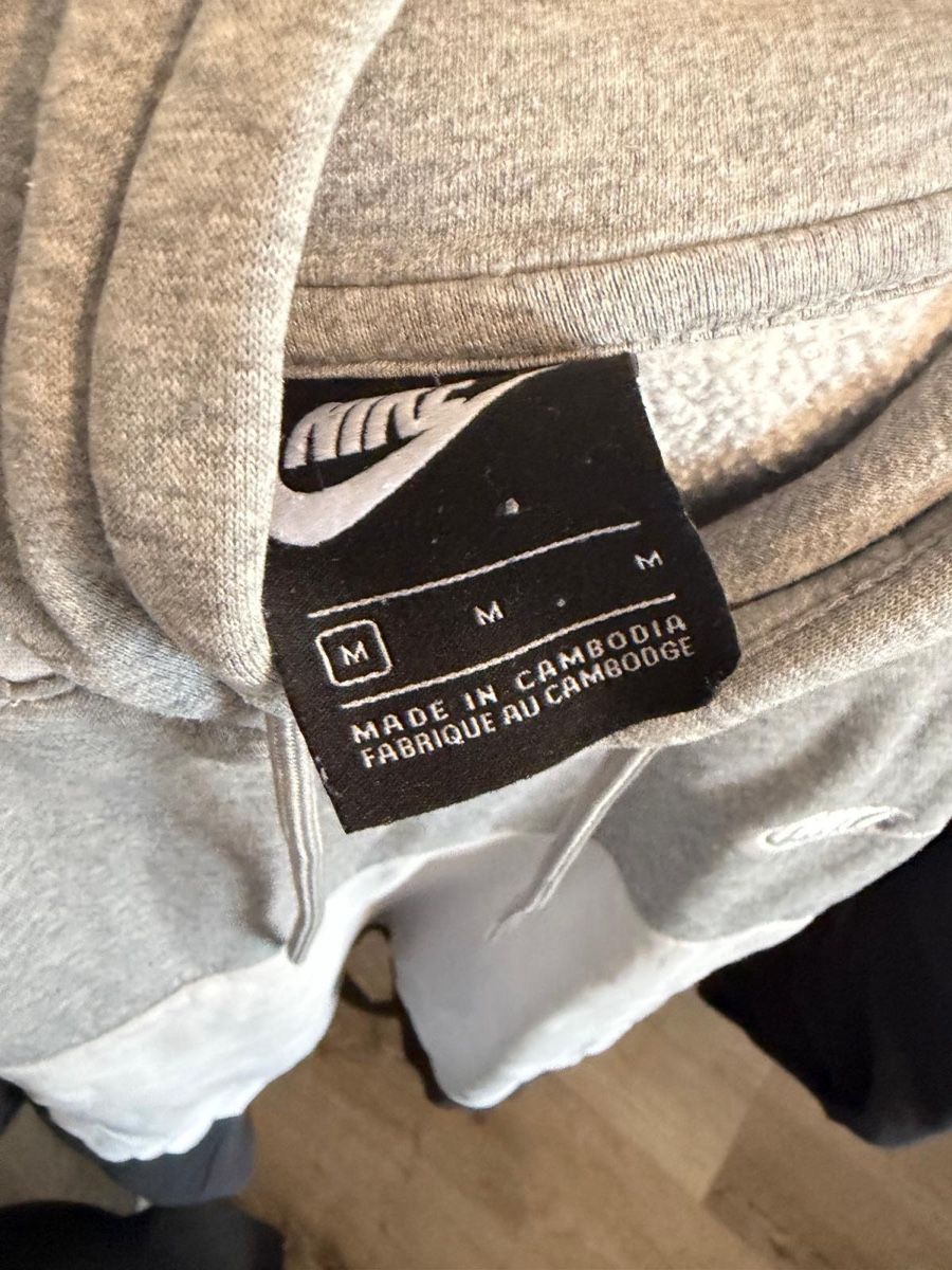 Nike Pulls & Sweat-shirts: Nike Kapuzenpullover Grösse M – D'occasion à Lotzwil par kie_t777 2