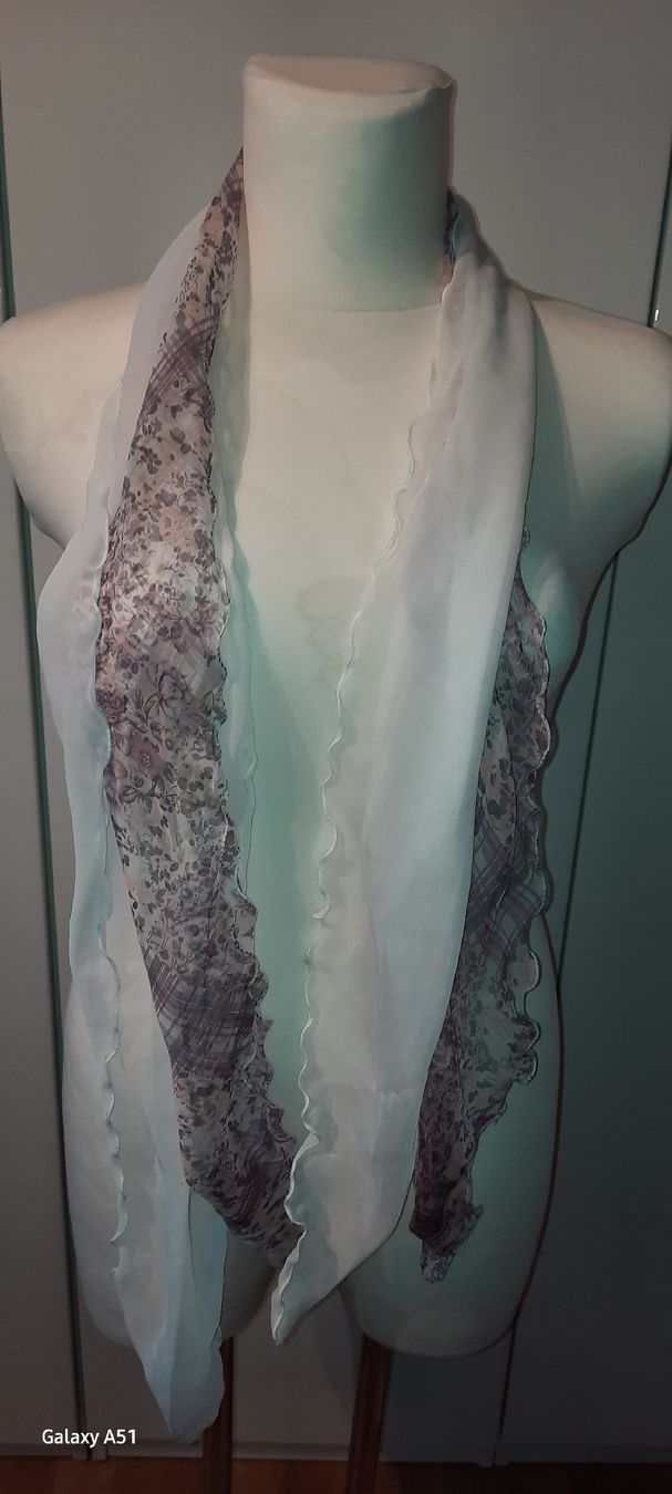 Foulards & écharpes: SCHAL weiss/blumig – D'occasion à Wädenswil par H2H_Secondhandshop