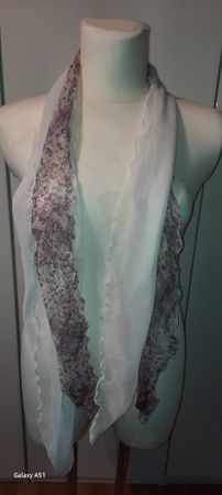 SCHAL weiss/blumig