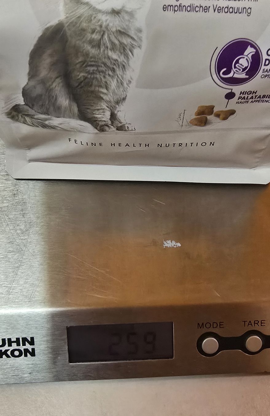 Mangimi: Royal Canin Sensible 33 Katzenfutter 400g + 259g  – Usato da Hüttikon venduto da Sybille91 4