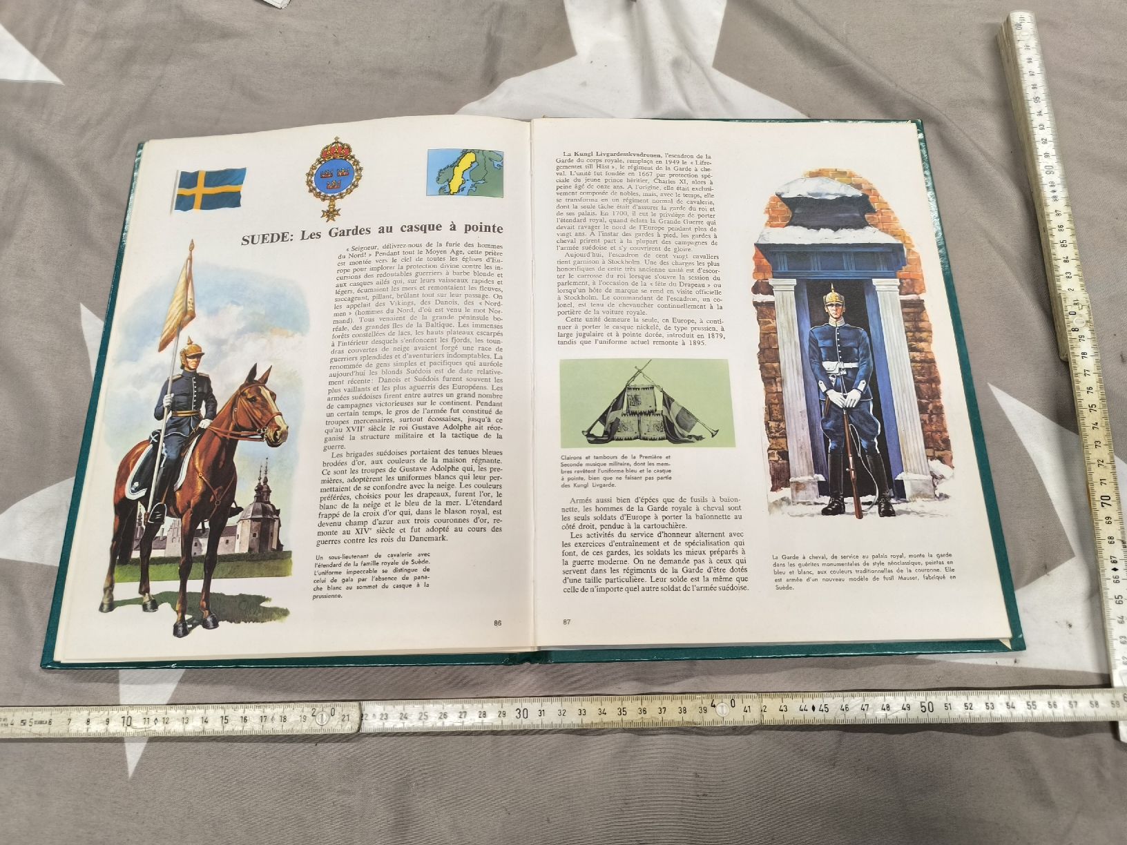 Riviste & Magazine: BUCH.   Les plus beaux UNIFORMES d'Europe – Usato da Cama venduto da anto_a 5