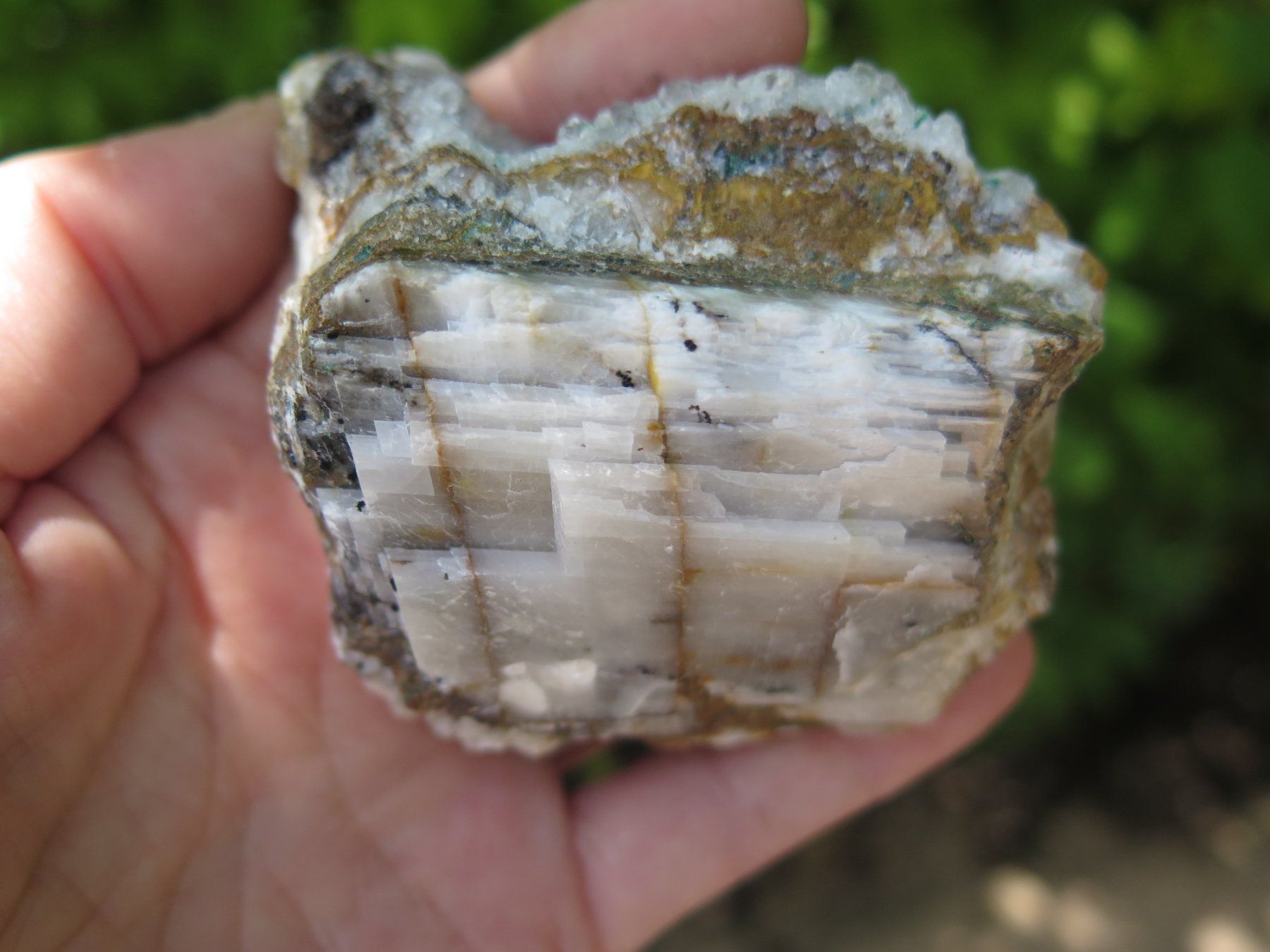 Minéraux & Lithothérapie: Quarz mit Atacamit von Peru – D'occasion à Schaffhausen par Yamakana51L8736OQ8 6