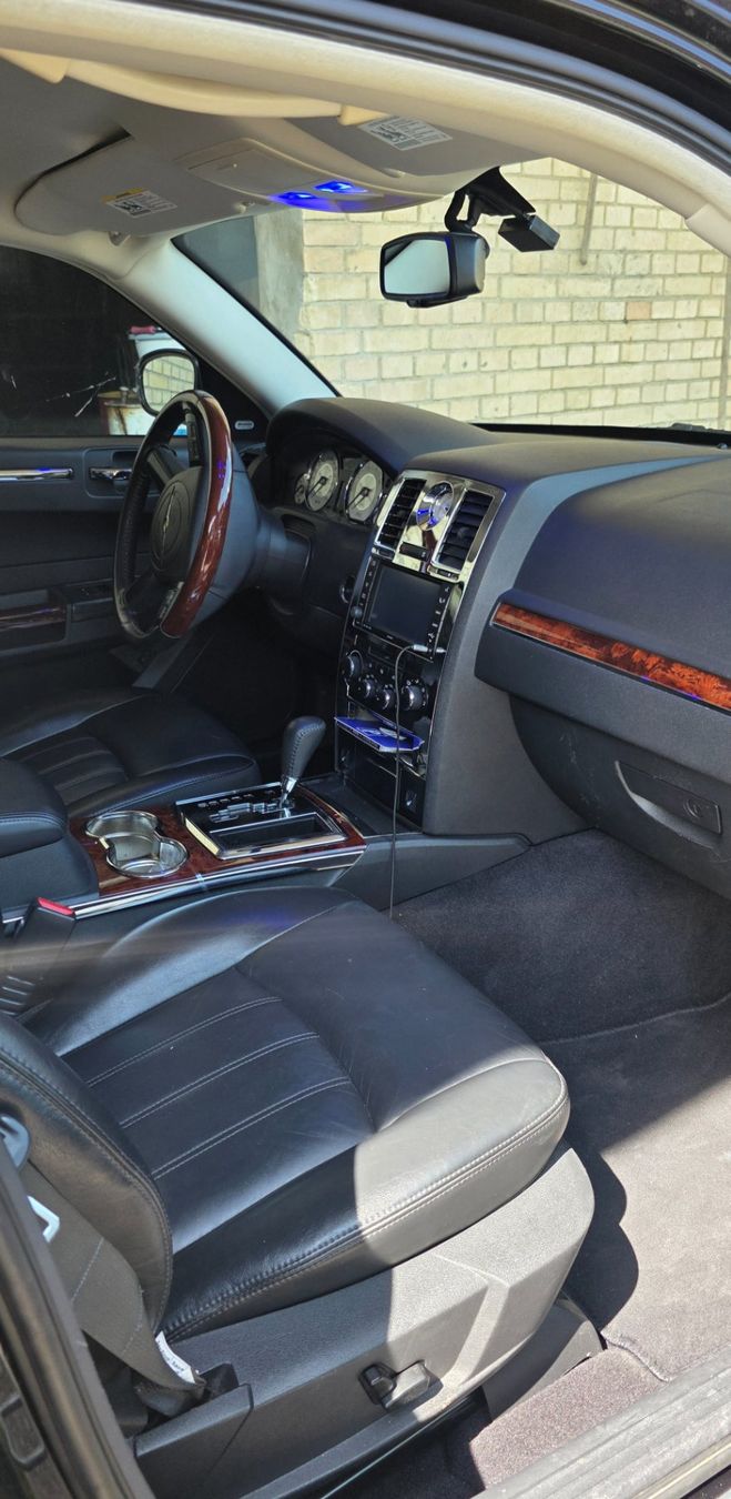 Chrysler Automobili: Chrysler 300C schwarz – Usato da Wald ZH venduto da SwissPawnshop 2