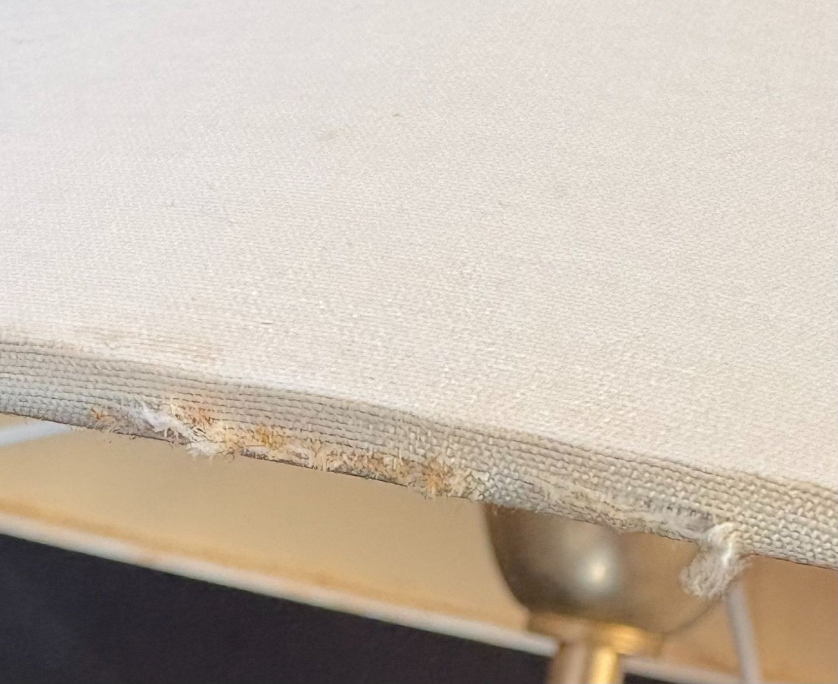 Lampade: Messing Tischlampe mit Stoffschirm – Usato da Zürich venduto da Drahtzug 1