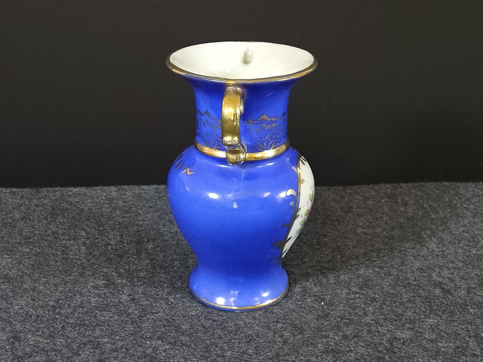 Vasi & Recipienti: Blaue Blumenvase mit Golddekor – Usato da Altdorf UR venduto da Liveo-shop 3