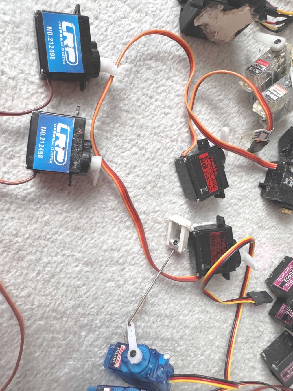 Modellismo RC: RC SERVOS Servo 24stk getestet diverse – Usato da Zürich venduto da Malco0 9