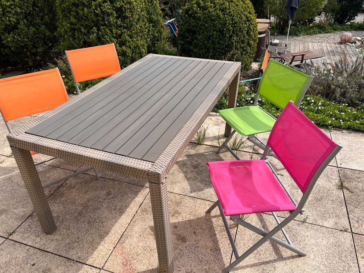 Set di tavolo e panche: Gartentisch und 4 stühle – Usato da Olsberg venduto da her_9hvs