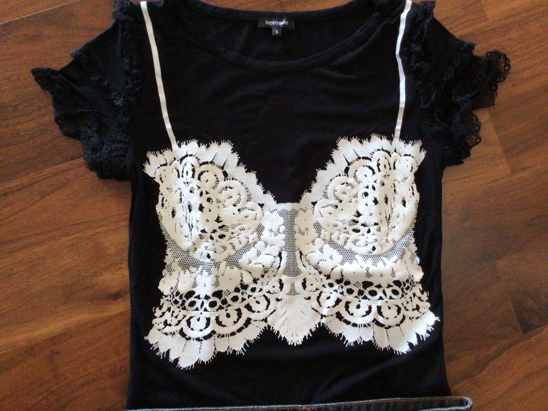 T-shirt: T-Shirt und Rock – Usato da Zürich venduto da ArmariodeRuth_Senora 1