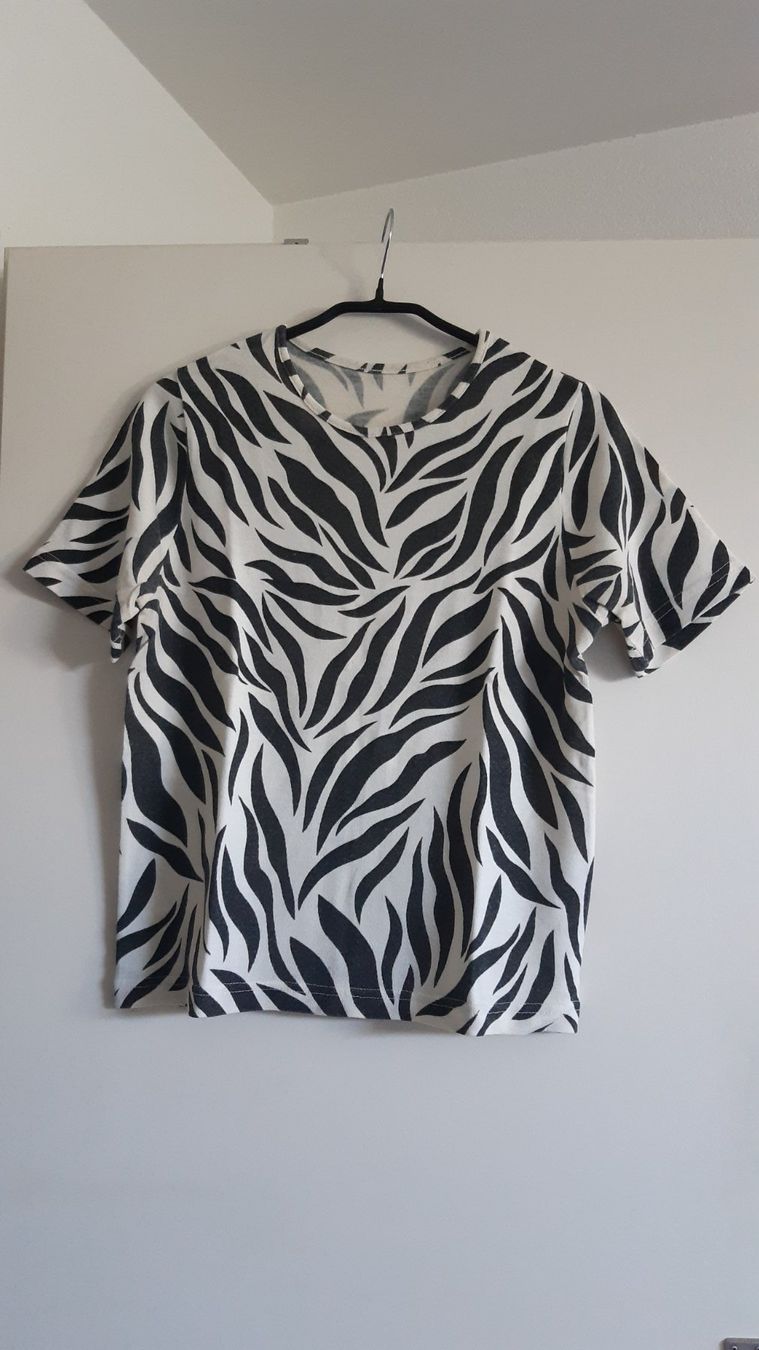 Jacken: Twinset (Kurzarmpullover + Cardigan) Zebramuster Gr. 42 – Gebraucht aus Basel von Fashionvictim 1
