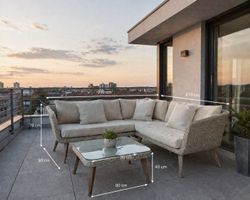 Balkonlounge mit Tisch