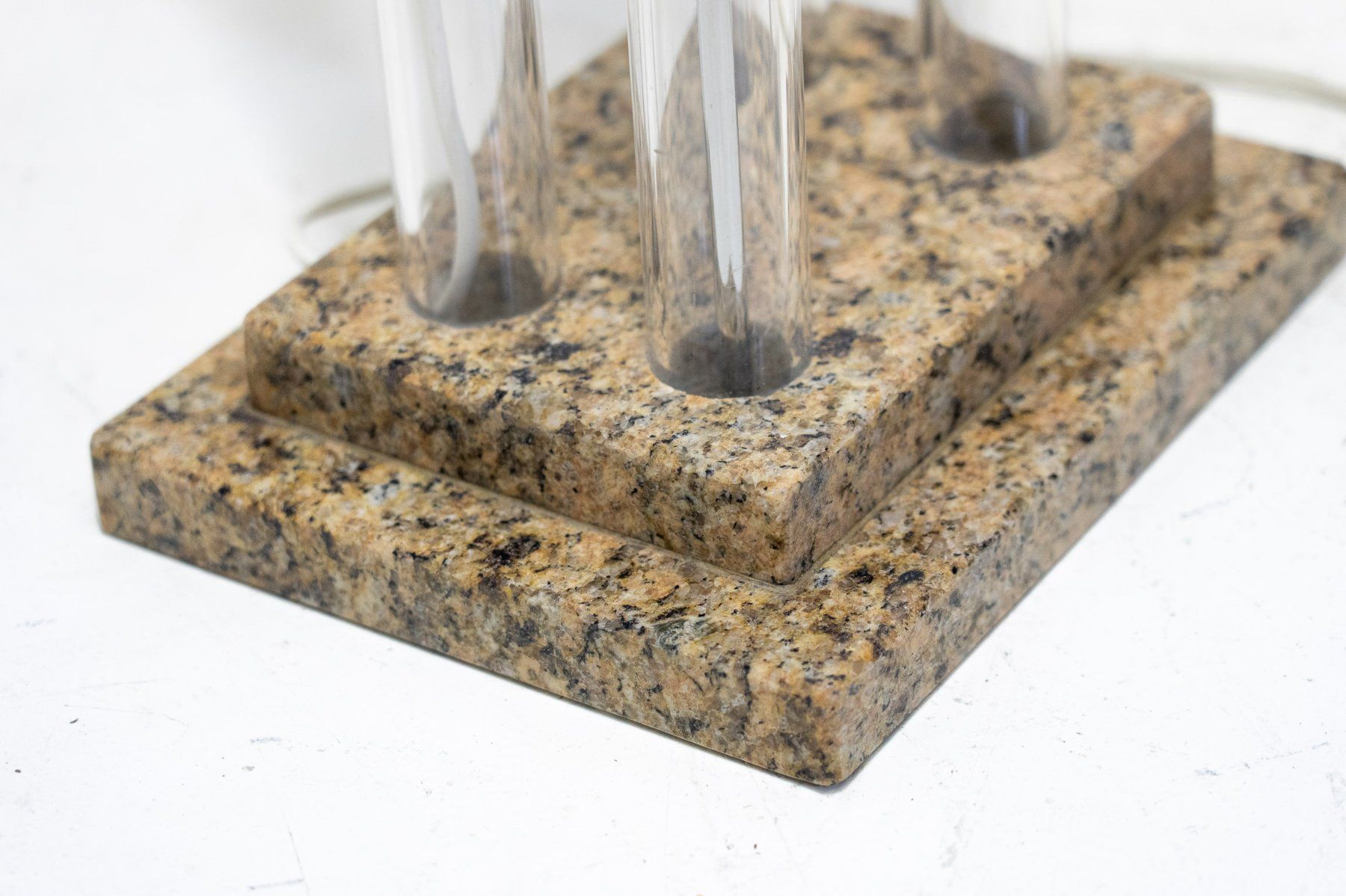 Lampade: Stehleuchte Granit Plexiglas - Lieferung möglich – Usato da Schaffhausen venduto da Studio-Ara 6