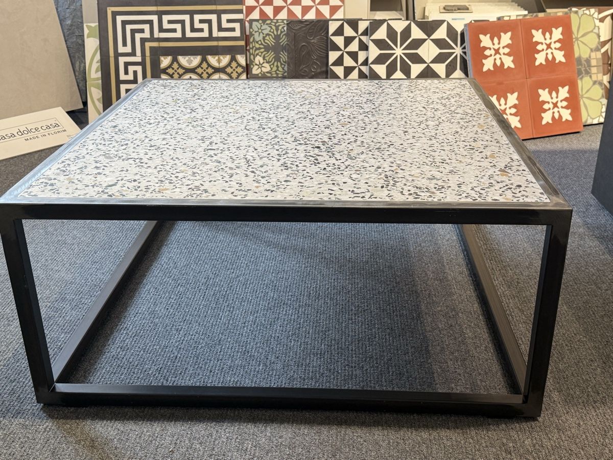 Tavoli: Tisch Terrazzo mit Stahlrahmen Einzelstück – Nuovo (secondo la descrizione) da Wattwil venduto da Barsch74 1