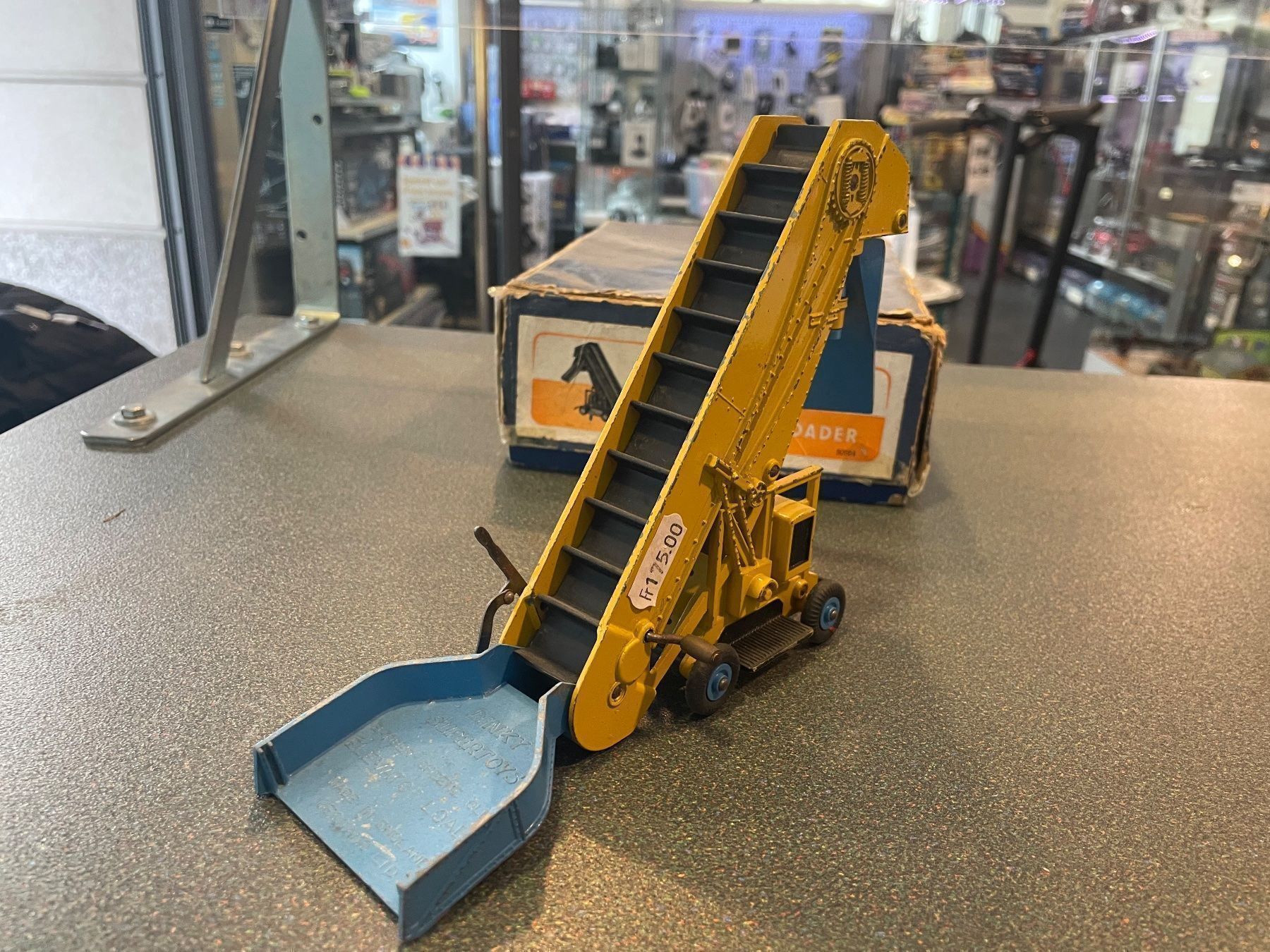 Dinky Toys Modellini d'auto: Dinky Toys 50564 Elevetor loader VINTAGE – Usato da Chiasso venduto da Carrara-Modellismo 1
