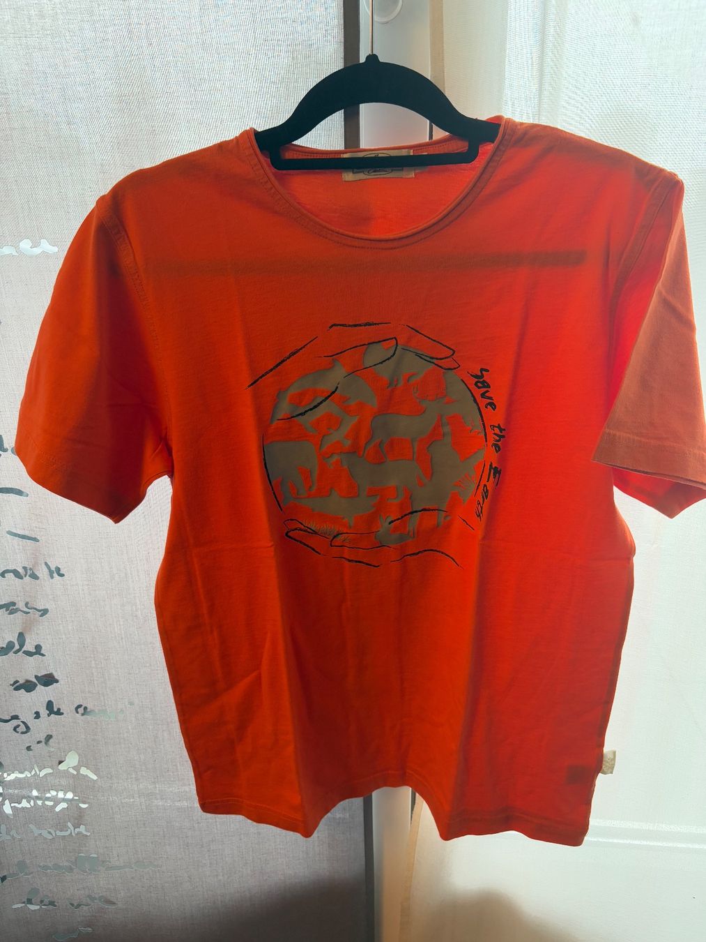 T-Shirts: T-shirt orange "Save the Earth" animaux – Gebraucht aus Lausanne von milou201619