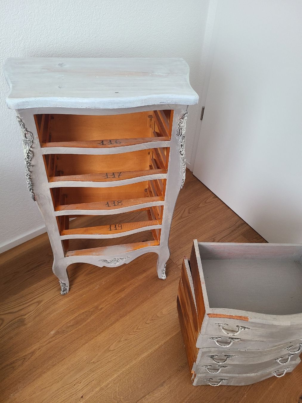 Commodes: Kommode shabby chic/alt? – D'occasion à Bäriswil BE par patnaas7 6