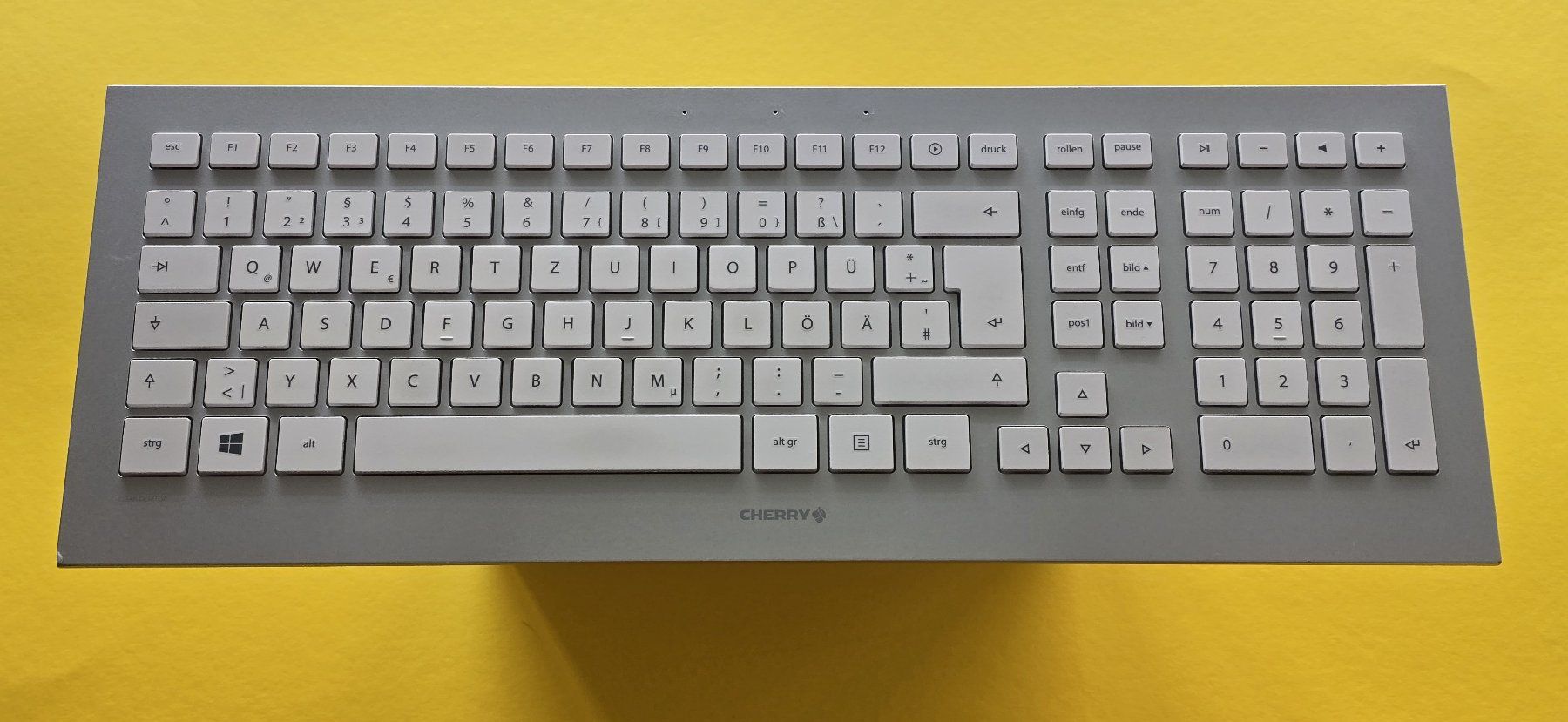 Tastaturen: Tastatur Cherry, flach, elegant, deutsch, Kabel – Gebraucht aus Azmoos von johanoes