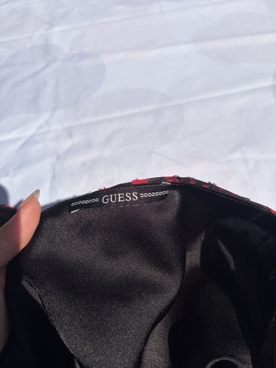 Guess Vestiti: Robe Guess cache cœur  – Usato da Pully venduto da ari_78pk 2