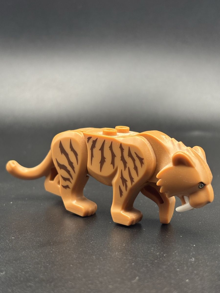 Lego Spielzeuge: Lego Säbelzahntiger Figur – Gebraucht aus Winterthur von Diwolf
