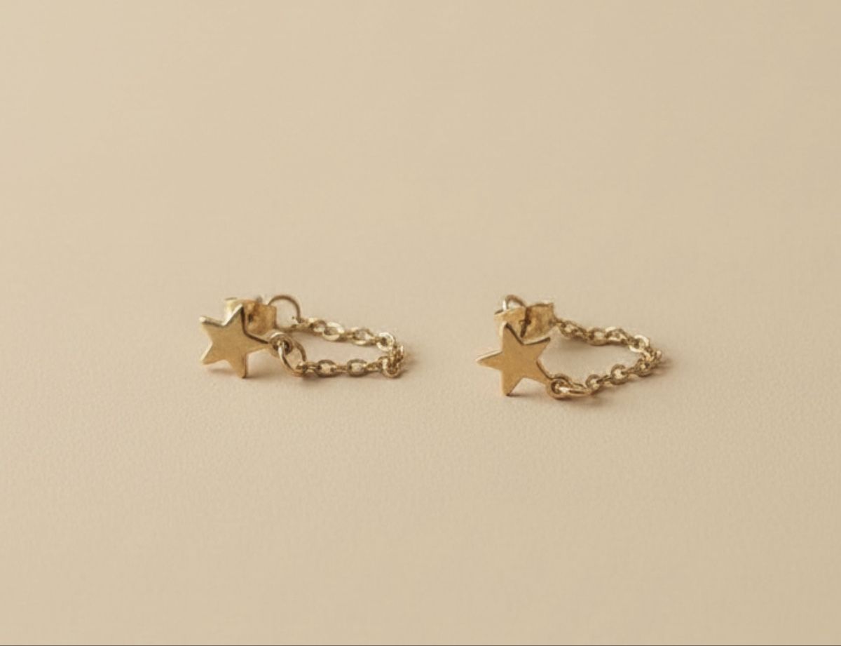 Boucles d'oreille: Dainty Star Chain Earrings – Neuf (Voir description) à Saland par ele_vc96