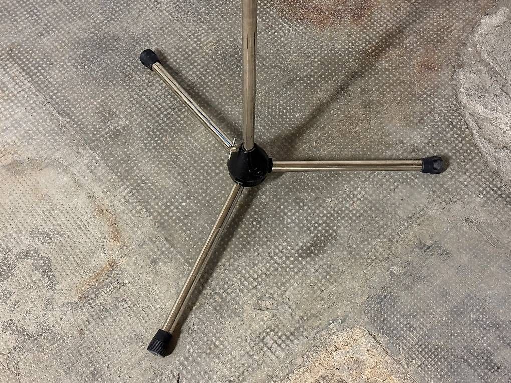 Supporti per strumenti musicali & leggii: Mikrofonständer aus Metall mit Mic-Halterung – Usato da Bleiken venduto da patpourri 1