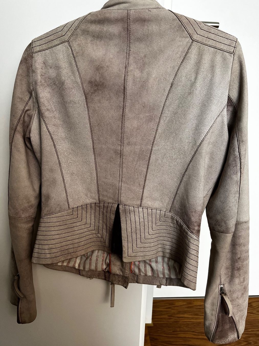 Giacche: hugo boss orange genuine leather jacket – Usato da Gipf-Oberfrick venduto da Sonne010203 2