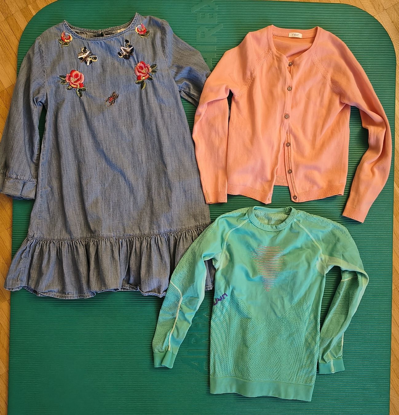 Lotti & Set di vestiti: Mädchen Kleider Gr. 134 bis 140  – Usato da Allschwil venduto da Kremat 2