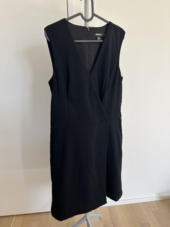 DKNY Ärmelloses schwarzes Wollkleid