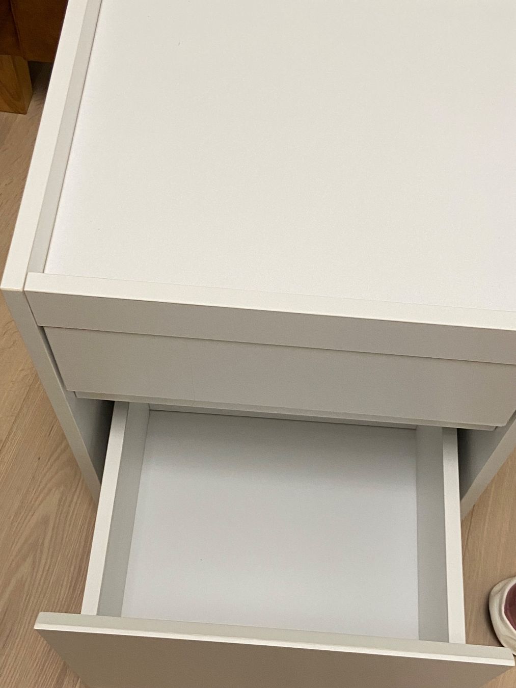 Banconi: Schreibtisch Corpus mit 2 Schubladen – Usato da Obfelden venduto da dor_vyk6