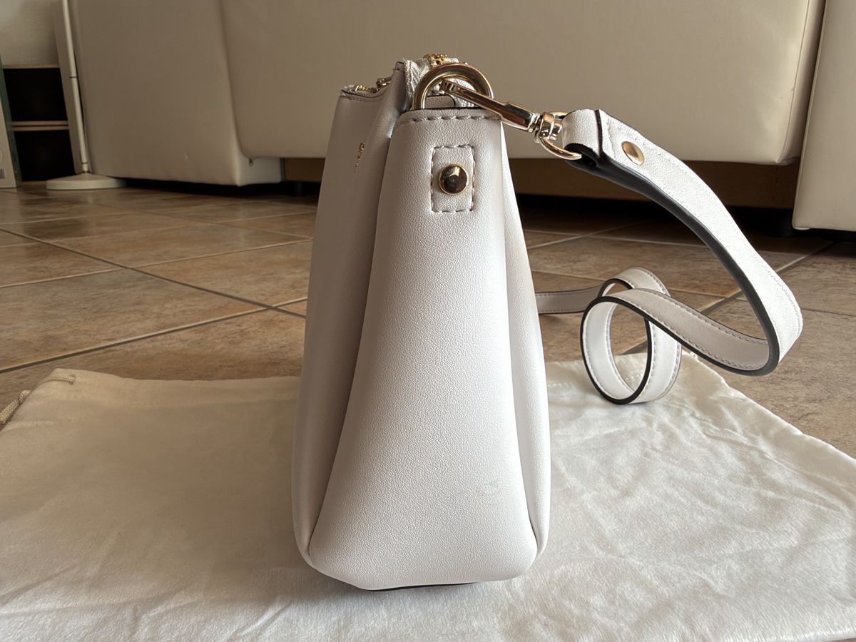 Guess Sacs femmes: Sac à main Guess  – Neuf (Voir description) à Founex par Hyrienne 2