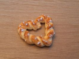 Handmade Herzkranz Brot