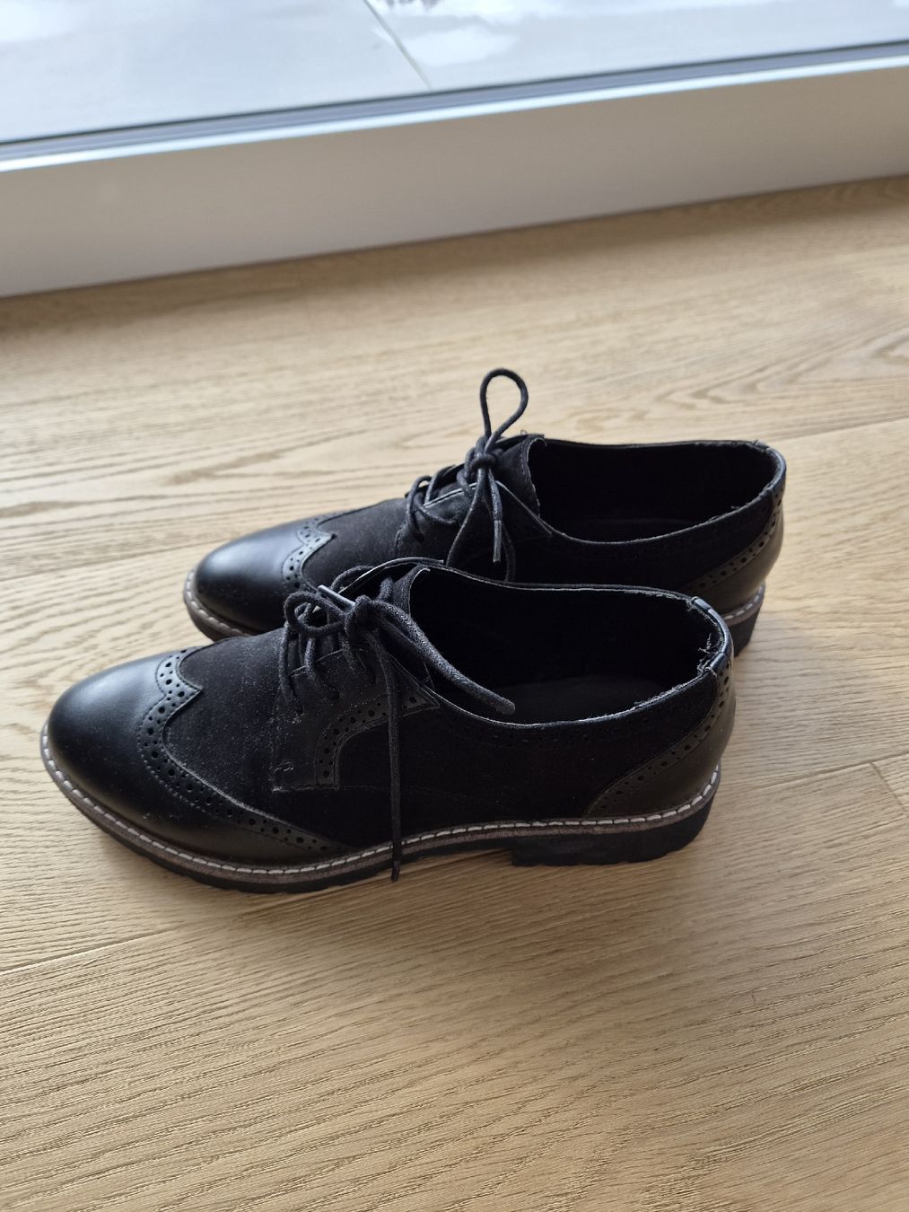 Scarpe da donna: Pesaro Schuhe / Schwarz / Gr 41 – Usato da Adligenswil venduto da SnoeggelsDR 1