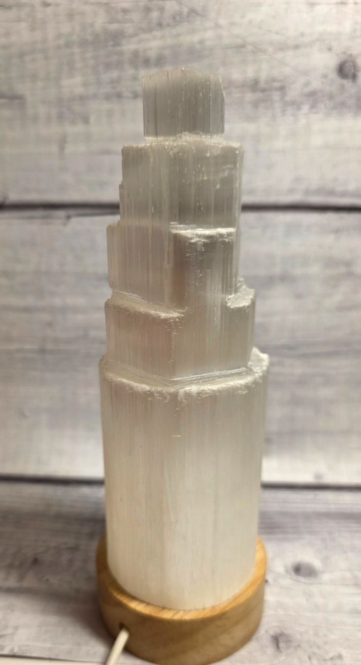 Minerali & Pietre curative: Selenit Turm auf Lichtstand 475g – Nuovo e nell'imballaggio originale da Matzingen venduto da Shay_Crystalz 2