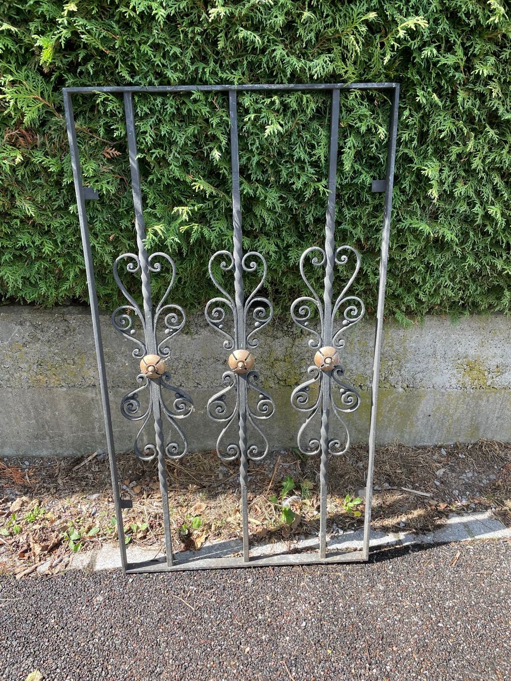 Gitter & Roste: Fenster-Gitter – Gebraucht aus Forch von ESELSTEIN