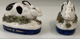 Paire de lapins en porcelaine Stafforshire