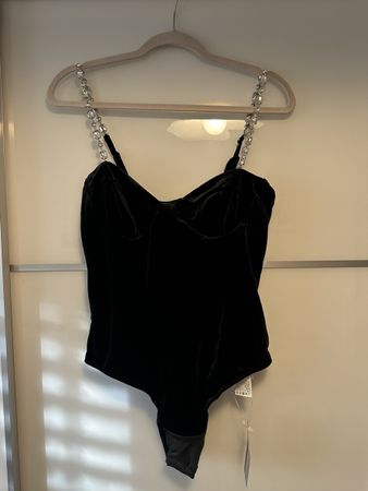Missguided Samt-Body mit Strass, schwarz, Gr. M, neu!