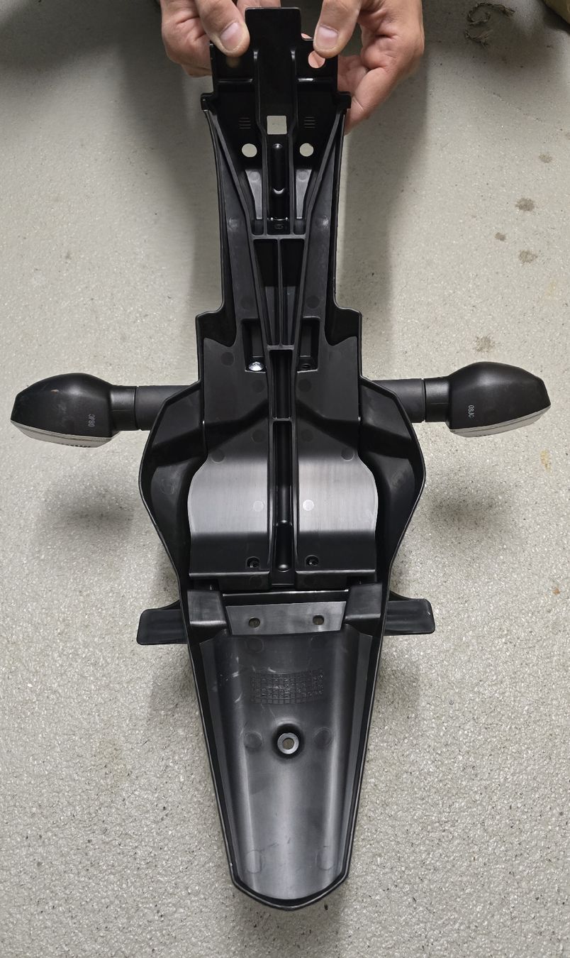 Suzuki Tutti i ricambio per moto: originaler Motorrad Kennzeichenhalter, Rücklicht + Blinker – Usato da Jona venduto da DaSilva1988 1