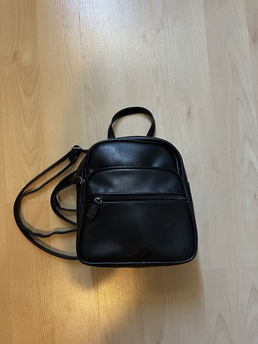 Sacs à dos: Kleiner Rucksack schwarz Kunstleder – D'occasion à Bern par lisuuu 2