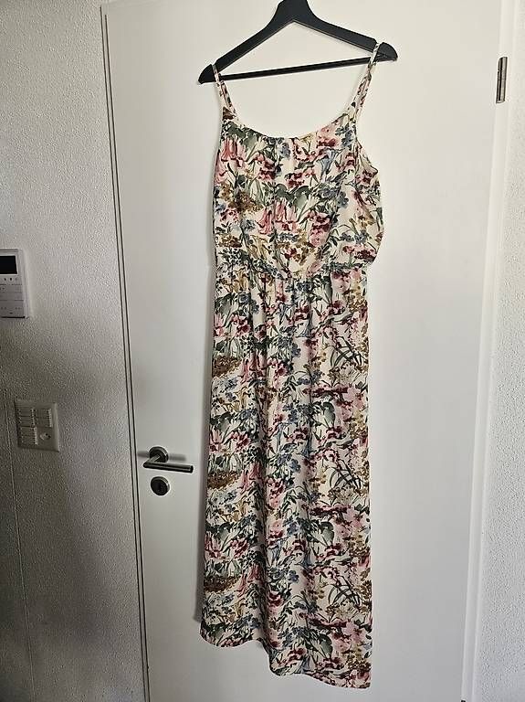 Only Robes: Only Maxikleid Grösse 42 (Blumen) – D'occasion à Schaffhausen par tanja.herzog93