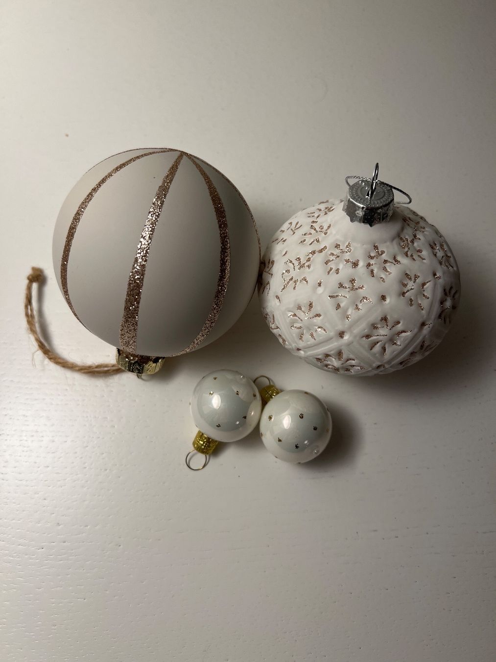 Alle Dekorationen: Christbaumkugel-Set, golden/weiss/glasig – Gebraucht aus Winterthur von lilly021 5