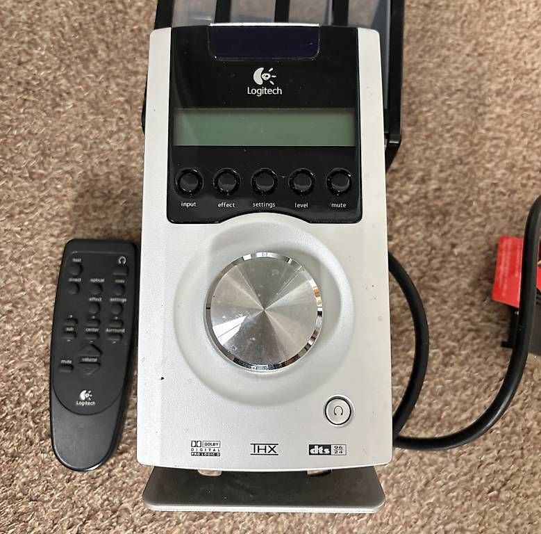 Logitech Télécommandes: Logitech Z5500 Controller & Remote Control sehr rar – D'occasion à orselina par Loriotech
